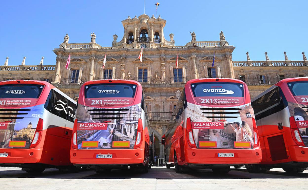 Salamanca promociona su imagen en cinco autobuses que conectan con el aeropuerto de Barajas El